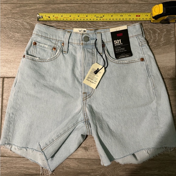 Women’s Levi 501 Shorts - Picture 3 of 5
